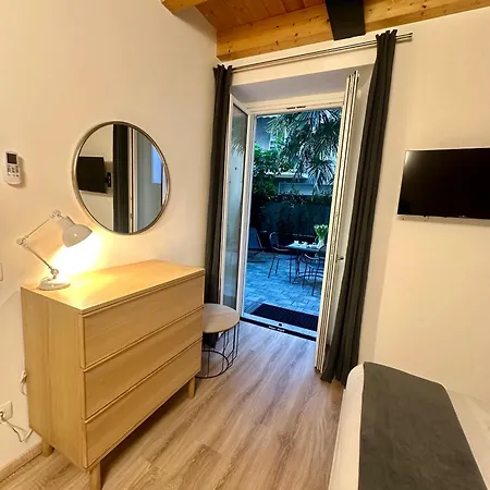 In Center With Patio 度假居 *