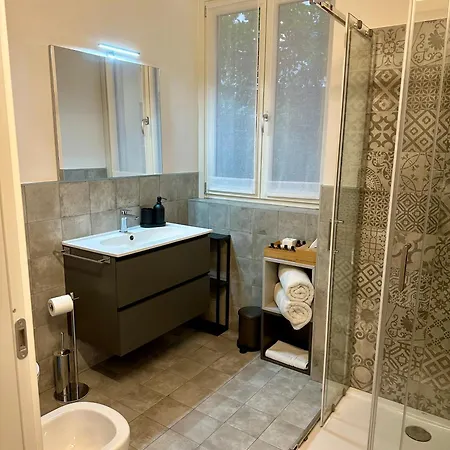 In Center With Patio 度假居