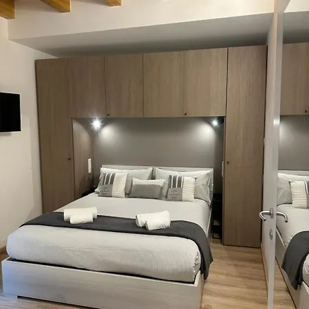 In Center With Patio 科莫