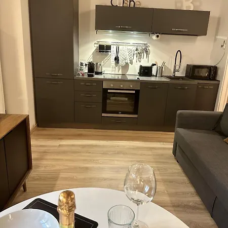 In Center With Patio 度假居 *