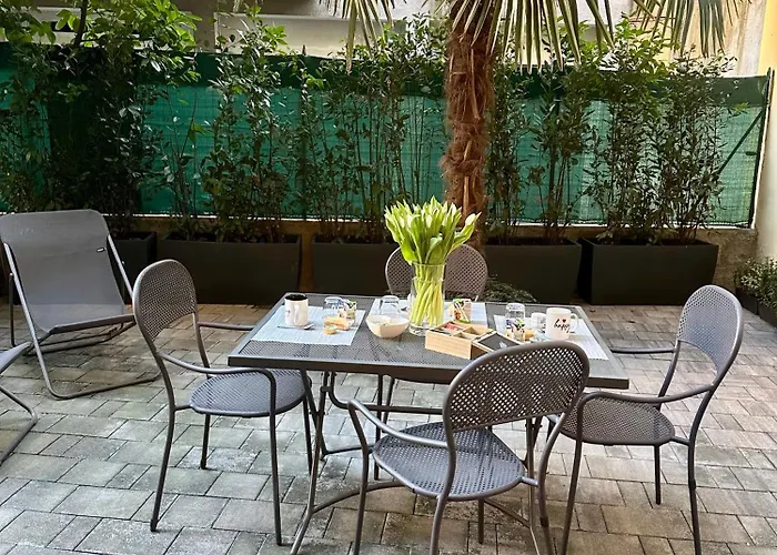 In Center With Patio קומו