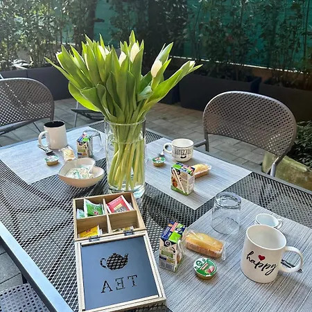 In Center With Patio Como